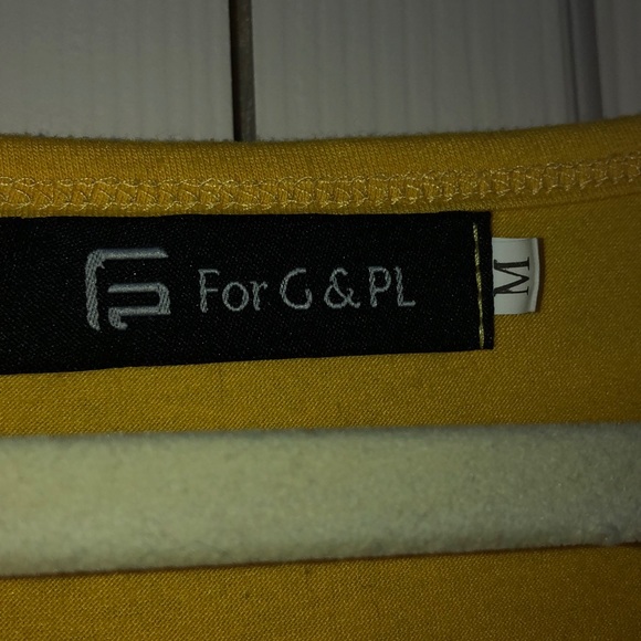 Yellow, Gray, White Long Sleeve Size M - Picture 2 of 3